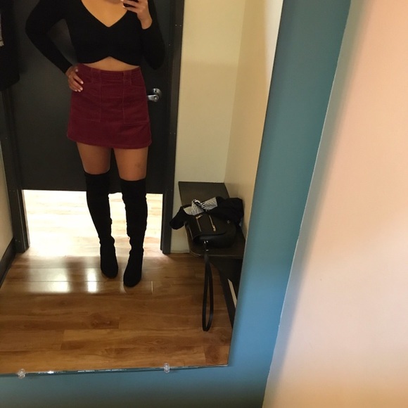 Burgundy corduroy mini skirt - Picture 2 of 2